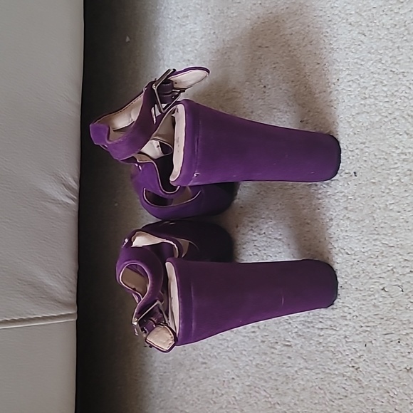 Shoes - Picture 3 of 4